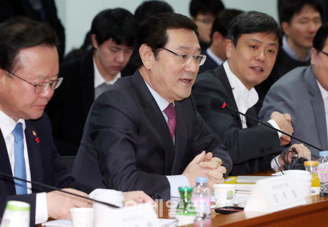 [포토]이용섭 부위원장 일자리위원회 모두발언