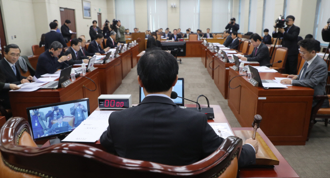 국회 국방위, 공청회 논란…5·18 특별법 처리 무산(종합)