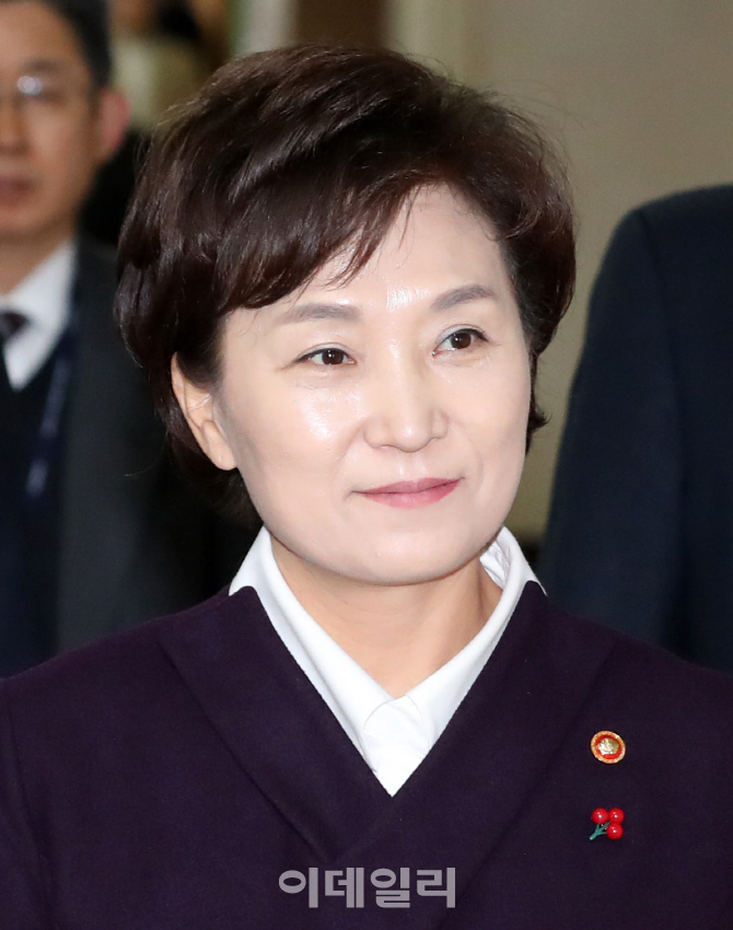 [포토]입장하는 김현미 국토교통부 장관