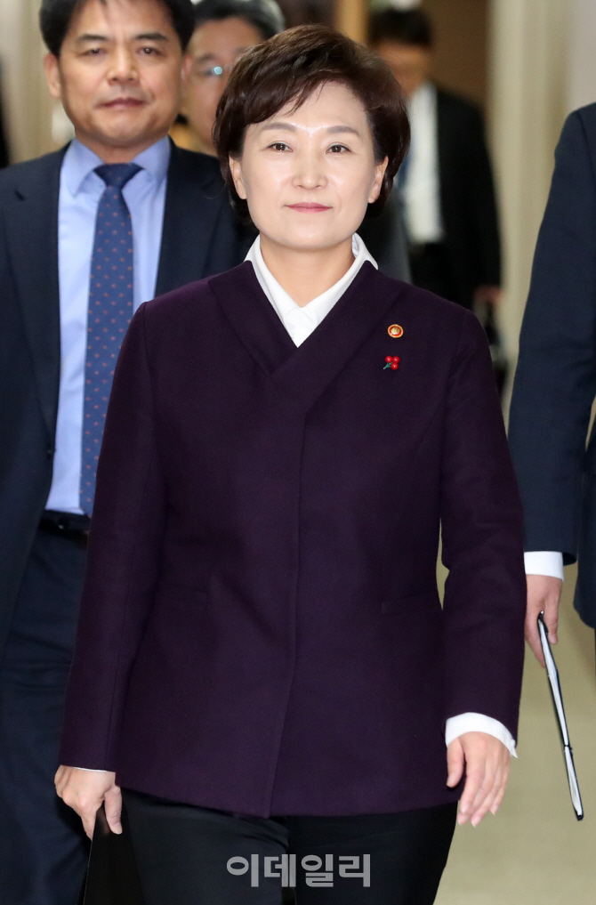 [포토]김현미 장관, "우리나라 세입자는 전월세 난민..국가 의무 다할것"