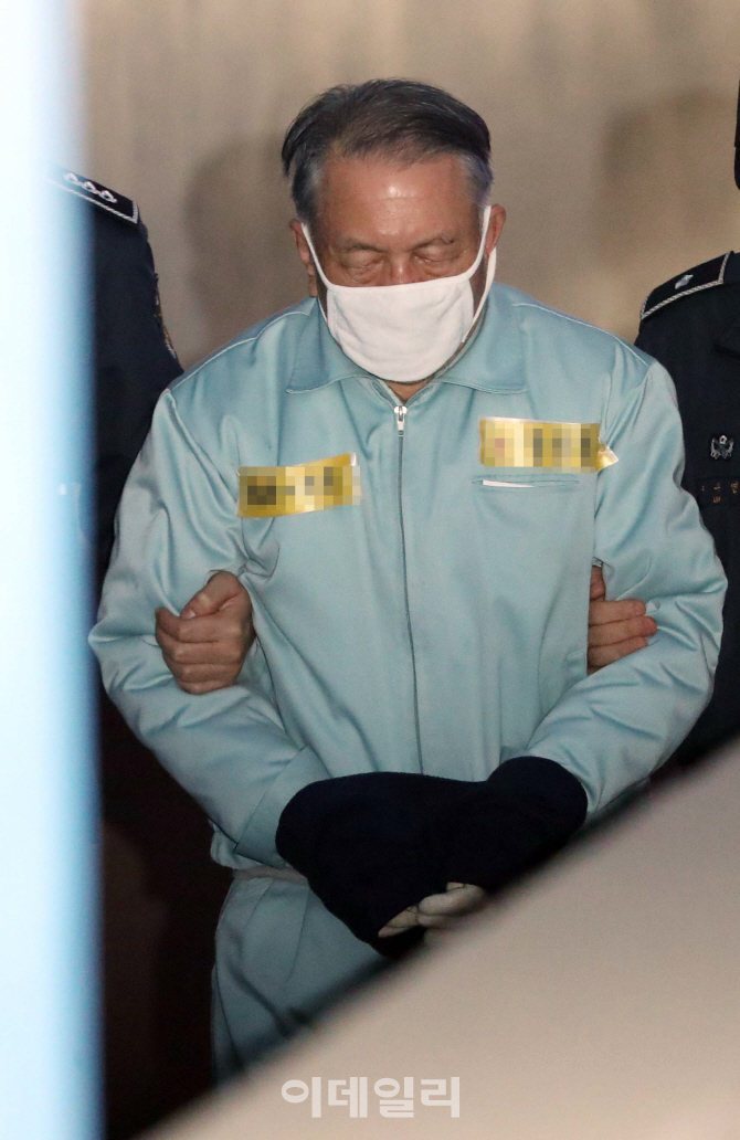 [포토]속행공판 출석하는 김기춘 전 비서실장