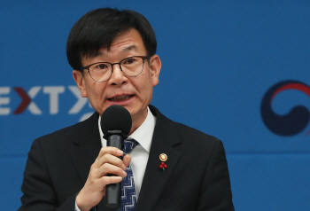 김상조 “대기업→중소기업 '낙수효과' 연결고리 다시 잇겠다”(종합)