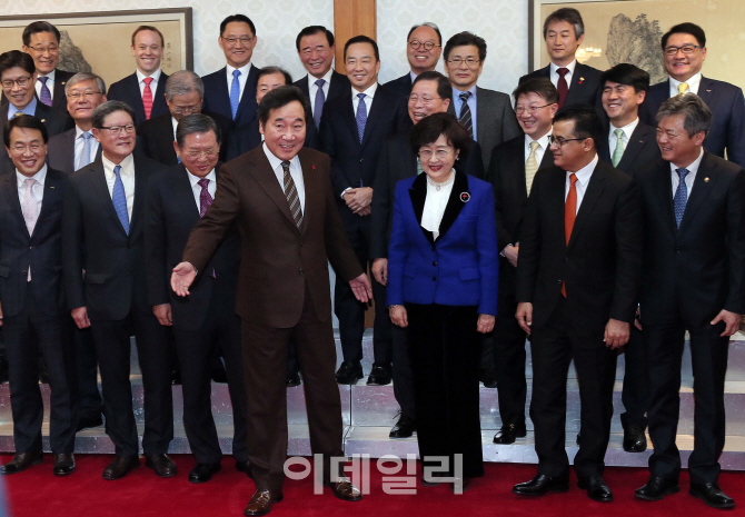 [포토]이낙연 국무총리 '이쪽으로 가시죠'