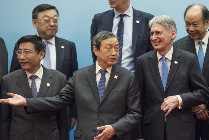 英-中, 경제협력 강화…런던-상하이 주식 교차거래 ‘후룬퉁’ 가속화