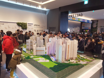 광명뉴타운 첫 분양단지 ‘에코 자이위브’… 모델하우스 인산인해