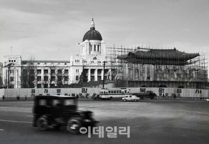 [포토] 김완기 '광화문 복원공사1968' - ‘서울;詩노래하다 기록하다’