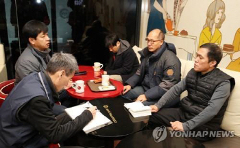 양대 노조 '직고용 원칙' 합의…궁지 몰린 파리바게뜨