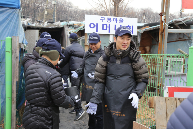 대명그룹, 소외계층에 연탄 5000장 전달 '눈길'