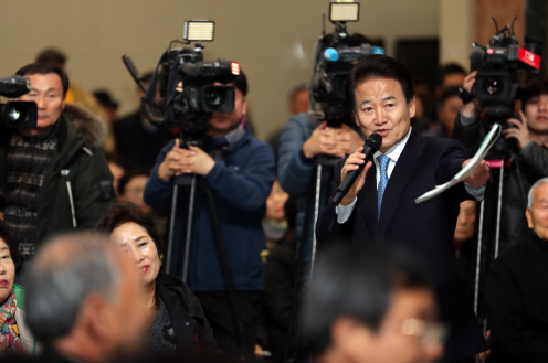 정동영 "안 대표 통합, 보수세력과의 야합..적폐와 손잡는 것"