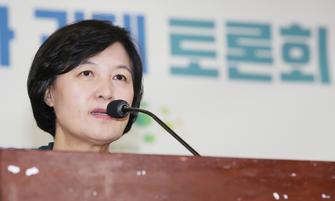 黨靑 "文정부 200일, '이게 나라입니다' 답한 시간"