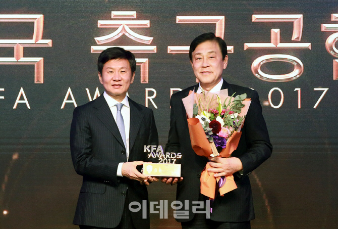 김정태 하나금융 회장, ‘대한민국 축구 공헌 대상’ 수상