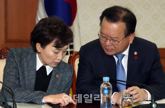 [포토]대화하는 김현미-김부겸