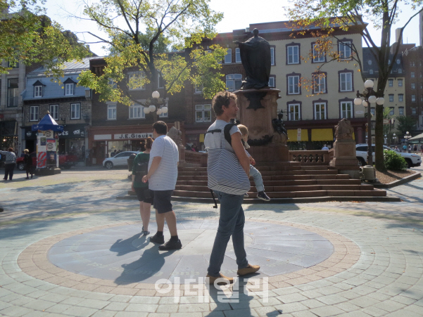 퀘벡에선 아빠가 기저귀 갈고 어린이집에 간다