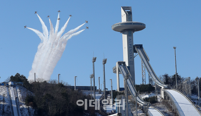 [포토]평창 동계올림픽 경기장에 나타난 블랙이글스