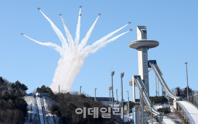 [포토]평창동계올림픽 D-50, 블랙이글스의 성공개최 기원 비행
