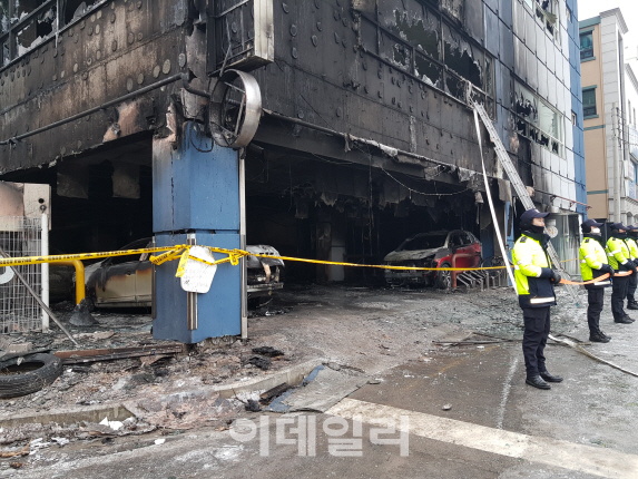 제천 참사 언제든 재발가능…불에 약한 단열재 대형건물도 속수무책