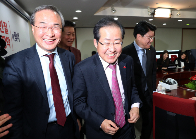 국민의당 "洪 ‘무죄’ 받았다고 개선장군처럼 행동말라"