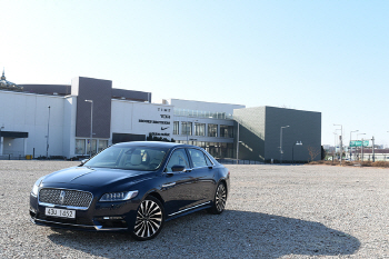  링컨 컨티넨탈 - 14년 만에 부활한 미완의 작품