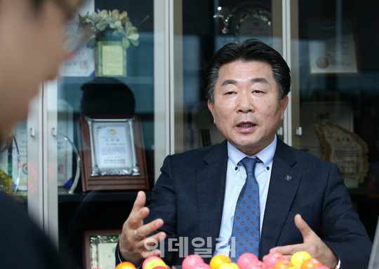 '자랑스런 중기인' 문경안 볼빅 대표 "컬러볼 앞세워 글로벌 도전"