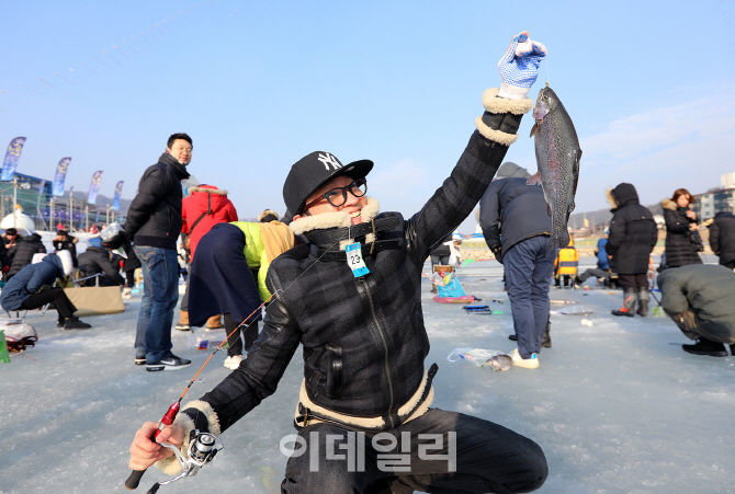 [포토] 얼음낚시의 쾌감