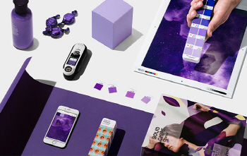 '무술년의 色' 울트라바이올렛, 세상을 물들이다