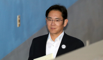 0차 독대·경영권 승계 …삼성 vs 특검, 항소심도 거센 공방