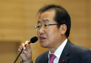 홍준표 "홍정욱 외에도 서울시장 후보 많다...의지 있는 사람 설득해야"