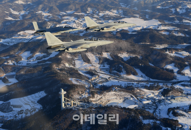[포토]공군 FA-50, '평창 상공은 우리가 책임진다'