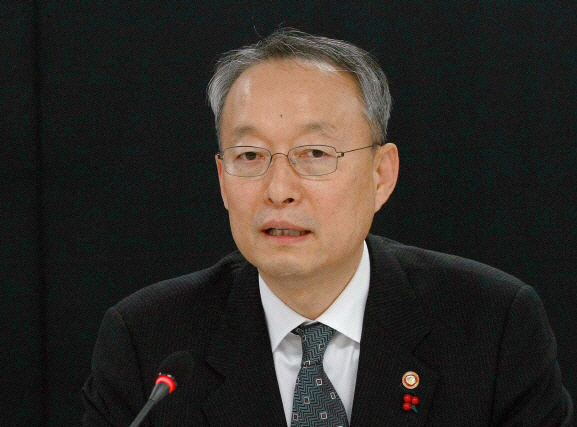 백운규 장관 “韓경제, 원화강세·고금리·유가상승 ‘신 3고 현상’ 우려”