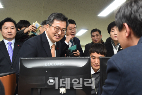 김동연 "보유세, 다양한 시나리오 준비하고 있다"