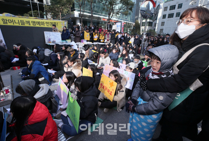 [포토]'수요시위 찾은 모자'
