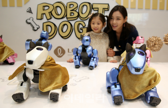 [포토]롯데백화점에서 '로봇독(Robot Dog)의 새해 인사 공연' 보고 가세요!