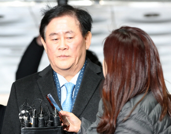 '朴정권 실세’ 최경환 구속…국정원 상납 전모 더 드러날까(종합)