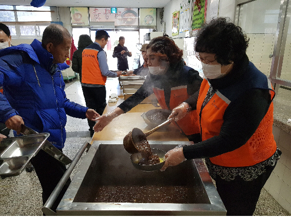 짜장면봉사로 사랑 전하는 '사랑의 사다리 밴드'
