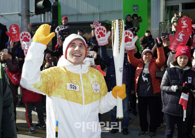 [포토]타일러 라쉬, 세계자연기금 홍보대사로 성화봉송주자 참여