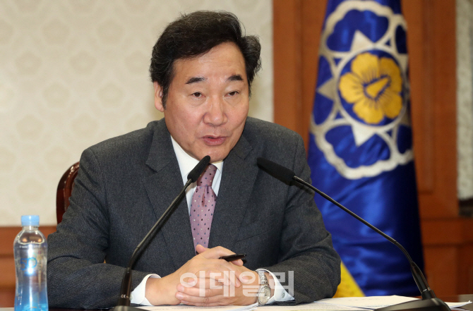 [Zoom人]2년차 이낙연 총리, 꼼꼼하고 묵묵한 리더십…'책임총리' 보폭 넓힌다