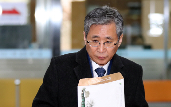 조원동 "朴 방미사절단 명단서 CJ 빼라 지시 받아"
