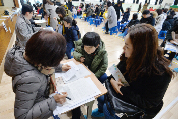 줄어드는 초등생…입학생 50명 이하 서울 공립초 37곳 달해