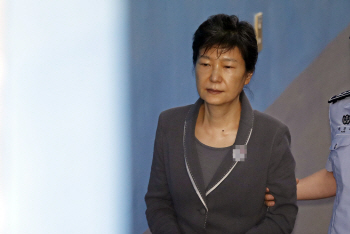 '朴재판 증인채택' 재벌 총수들 잇따라 "출석 어렵다"