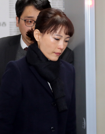 '朴 개인비서' 윤전추, '국회 불출석' 혐의 징역형 집행유예
