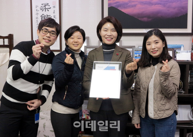 [포토] 한정애 의원 '웹사이트 소통왕'