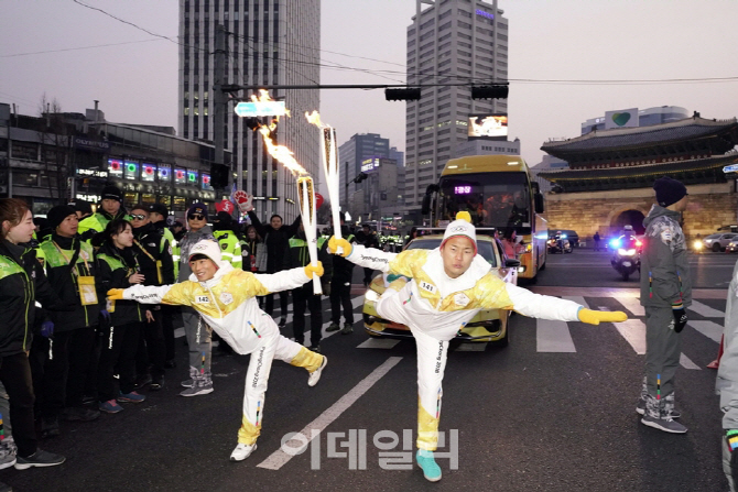 [포토]정대세-양학선, '희망의 불꽃 전달해요'