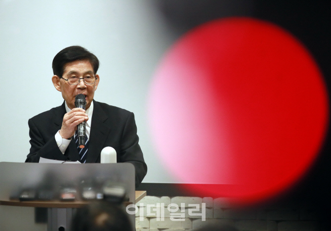 [포토]BBK 수사관련 기자회견하는 정호영