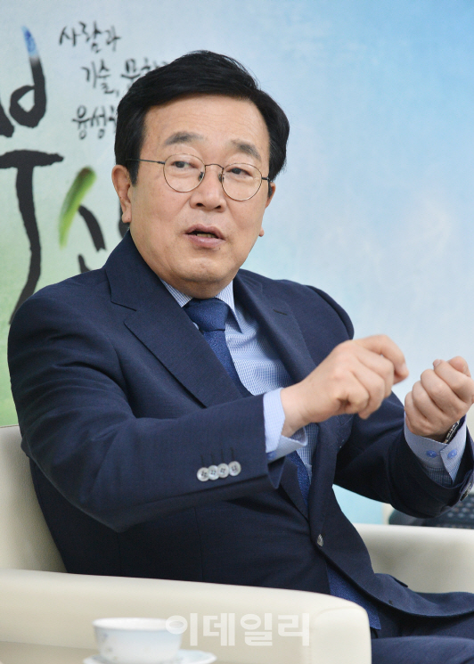 [인터뷰]①서병수 시장 "지방분권, 법 개정만으로 가능한데…文정부는 안해"
