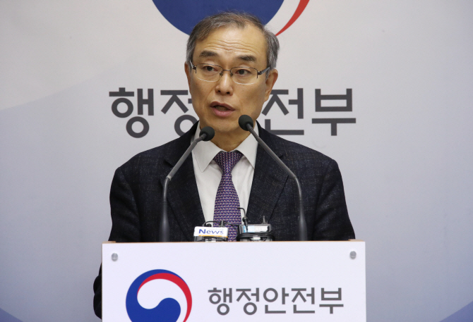 정부기록 관리도 ‘블랙리스트’ 있었다…국가기록원, 특정인사 차별 의혹