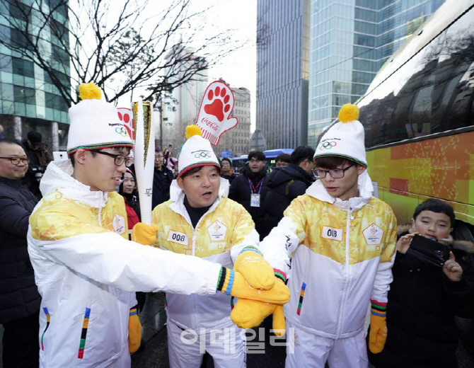 [포토]마라톤 영웅 황영조, '성화봉송 페이스 메이커'