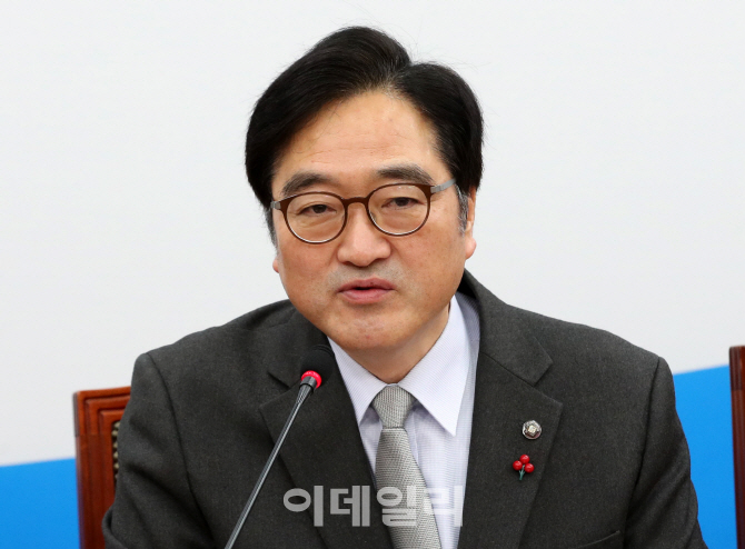 우원식 "한국당, 개헌저지 공언…개헌밥상, 발로 걷어차"