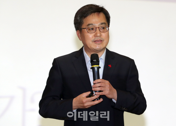 [포토]리더십 강연하는 김동연 부총리