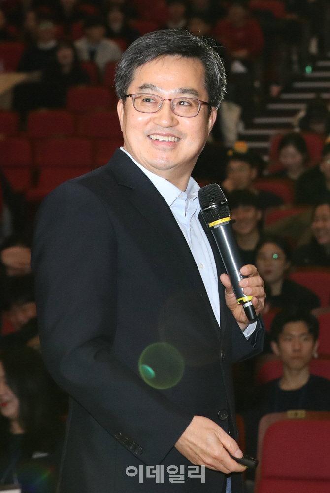 [포토]학생들 만난 김동연 경제부총리
