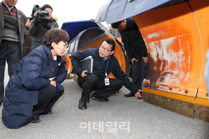 강릉 방문한 김현미 국토부 장관, 제설대책·도시재생 점검